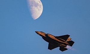 Rusty-Looking F-35 Looks Like It Narrowly Missed the Moon During Cali Air Show